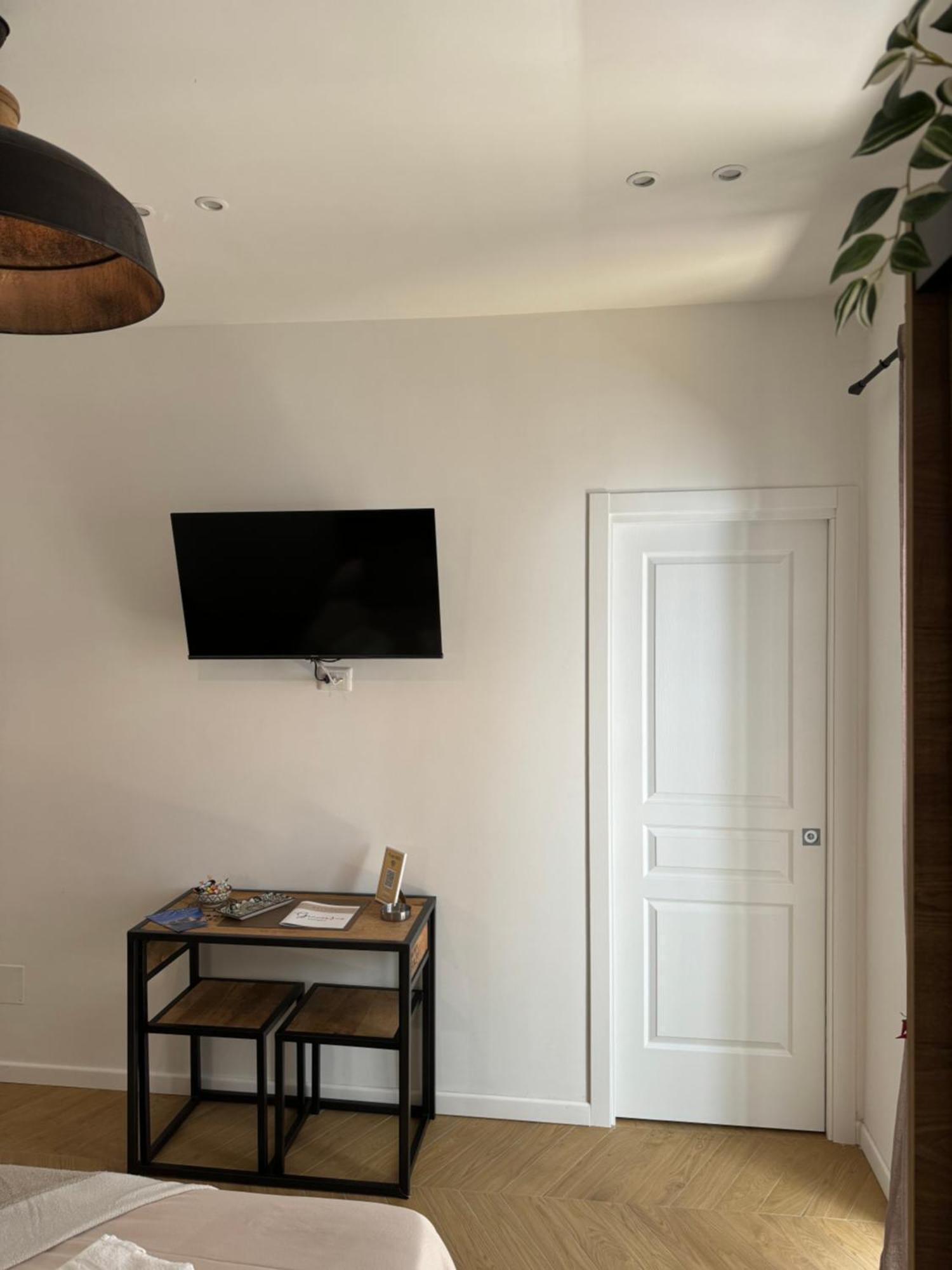 Gennarino Apartments - Panorama Suite With Balcony And Urban Loft Неаполь Екстер'єр фото
