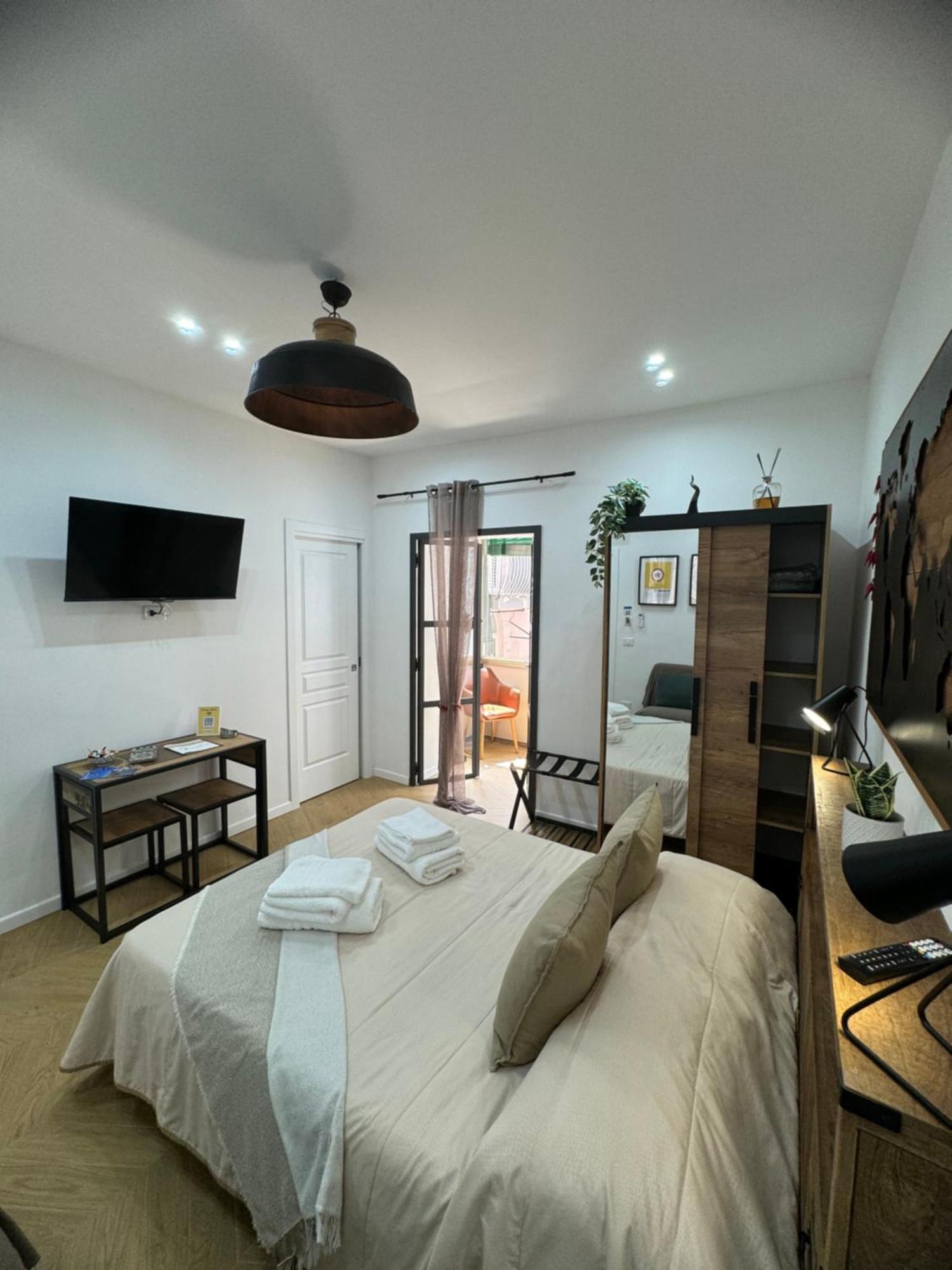Gennarino Apartments - Panorama Suite With Balcony And Urban Loft Неаполь Екстер'єр фото