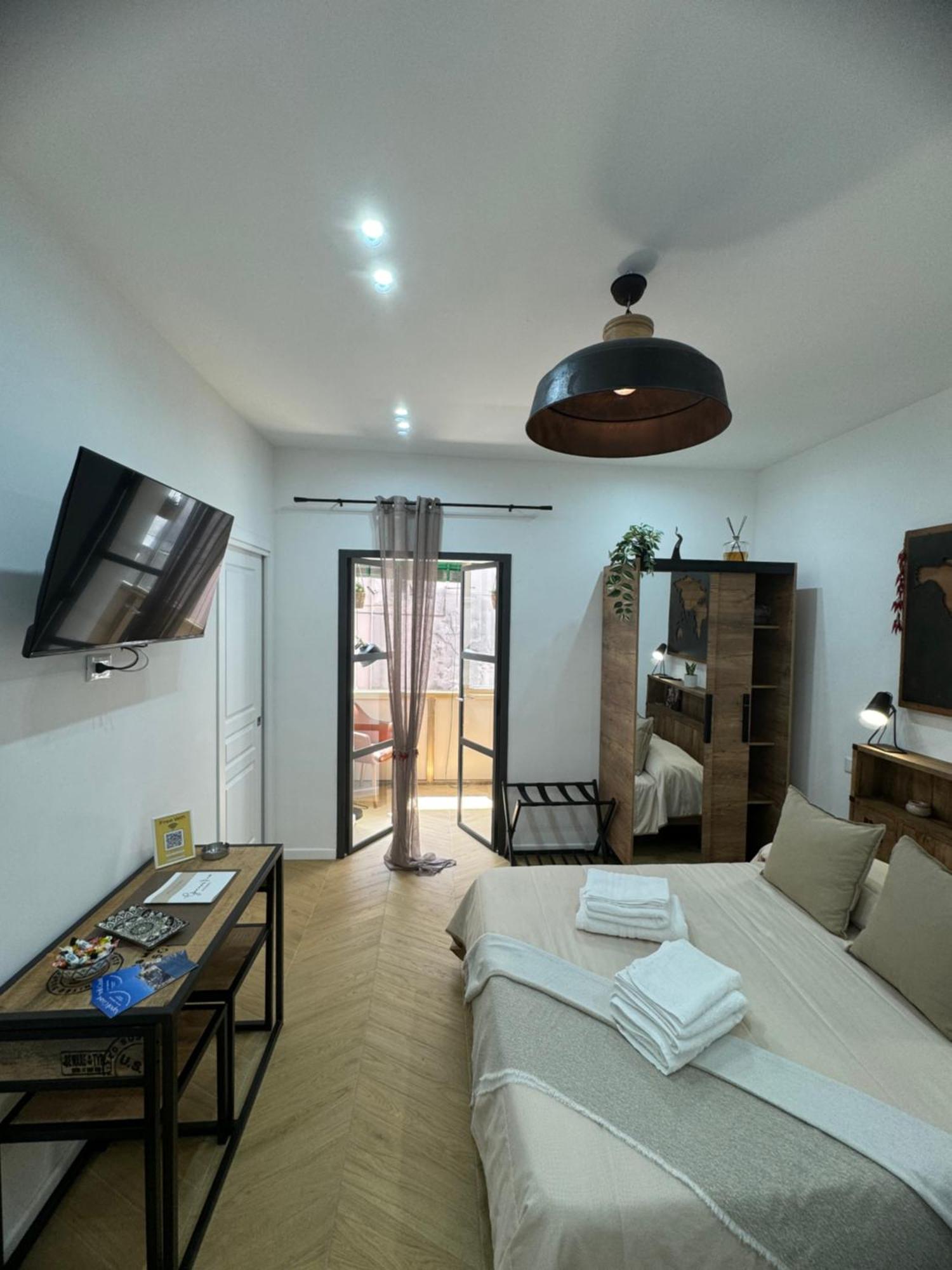 Gennarino Apartments - Panorama Suite With Balcony And Urban Loft Неаполь Екстер'єр фото